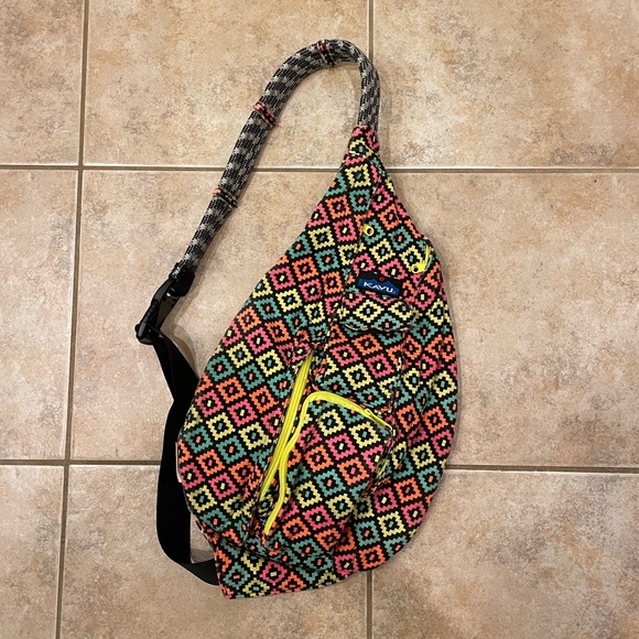 Kavu Patterned One Shoulder Crossbag - Picture 1 of 6